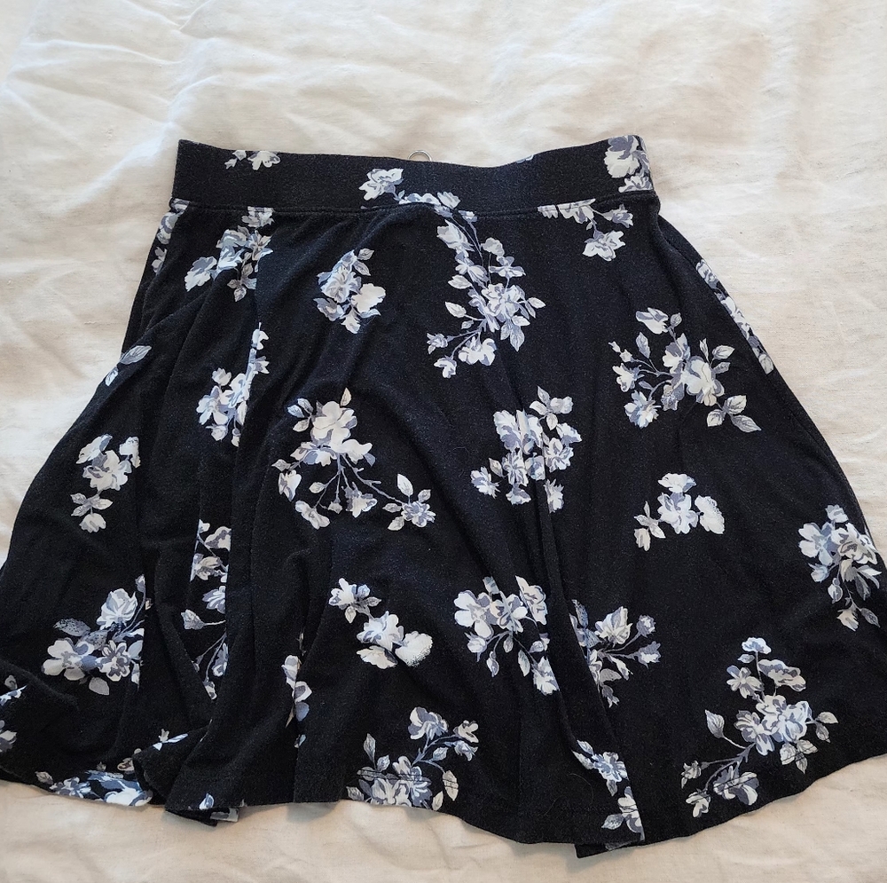 Chic Floral Black and White Skater Skirt